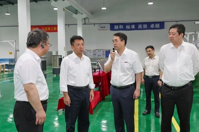 我市举行二季度重大项目观摩 集成电路芯片设计引领高质量发展新引擎